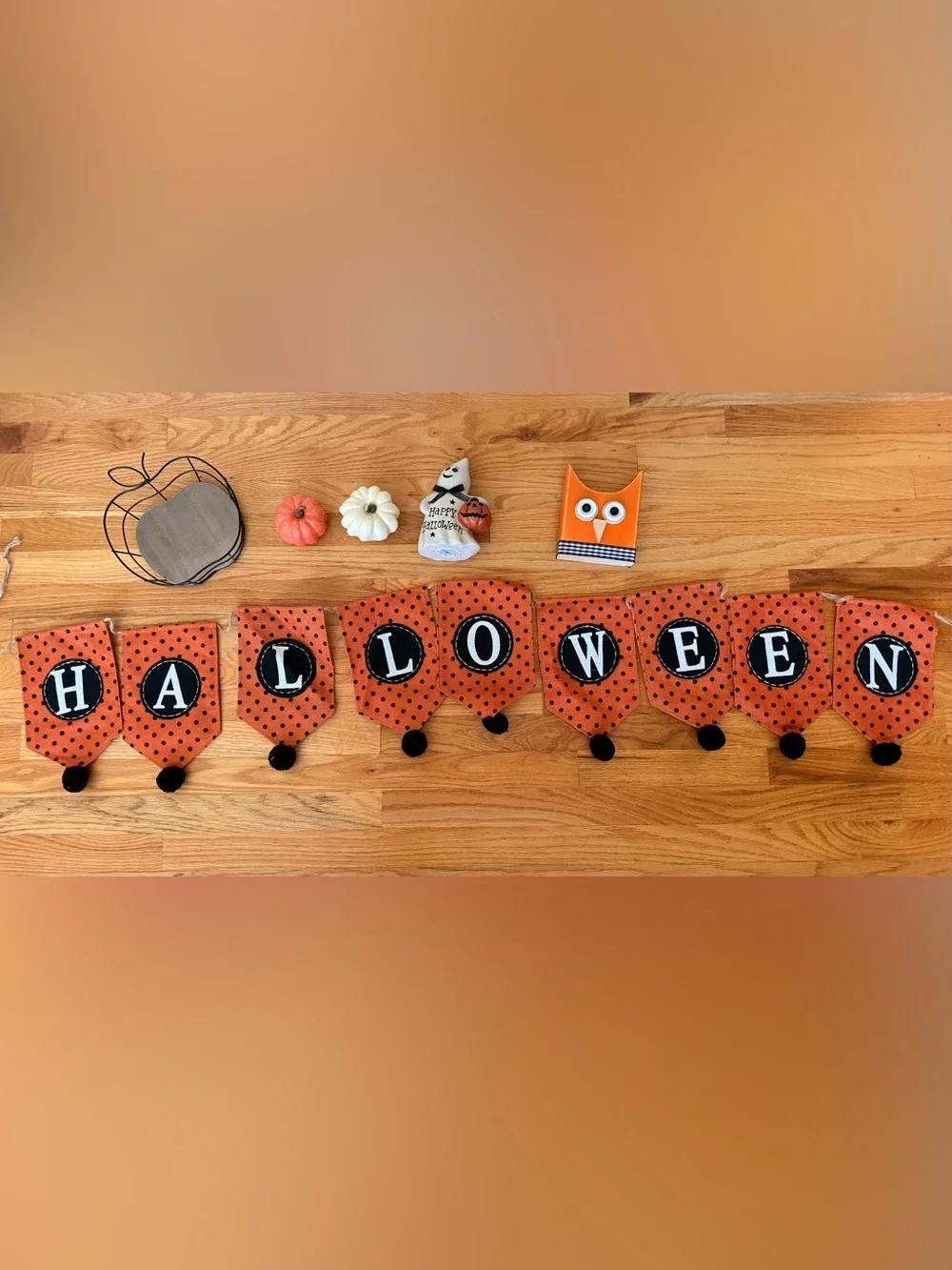 Halloween Decor Pumpkins Apple Basket Banner Ghost Fugurine Owl